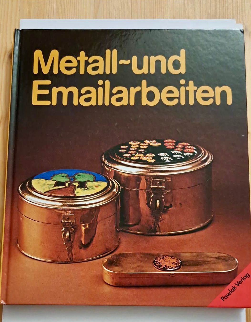 Libri: Buch Metall- und Emailarbeiten – Usato da Köniz venduto da moa_csd6
