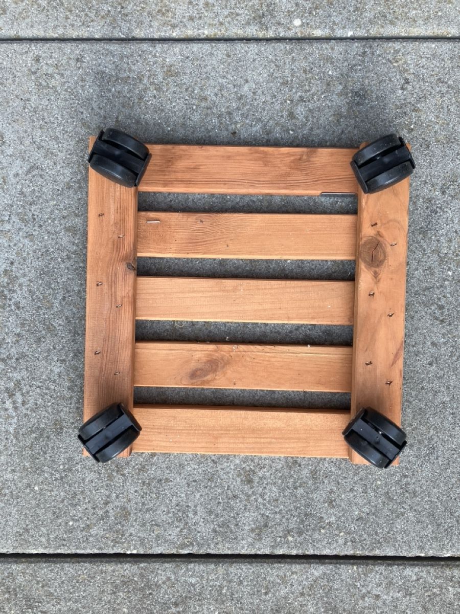 Altro per la casa: Wooden plant stand with wheels – Usato da Wettingen venduto da BAG4478 1