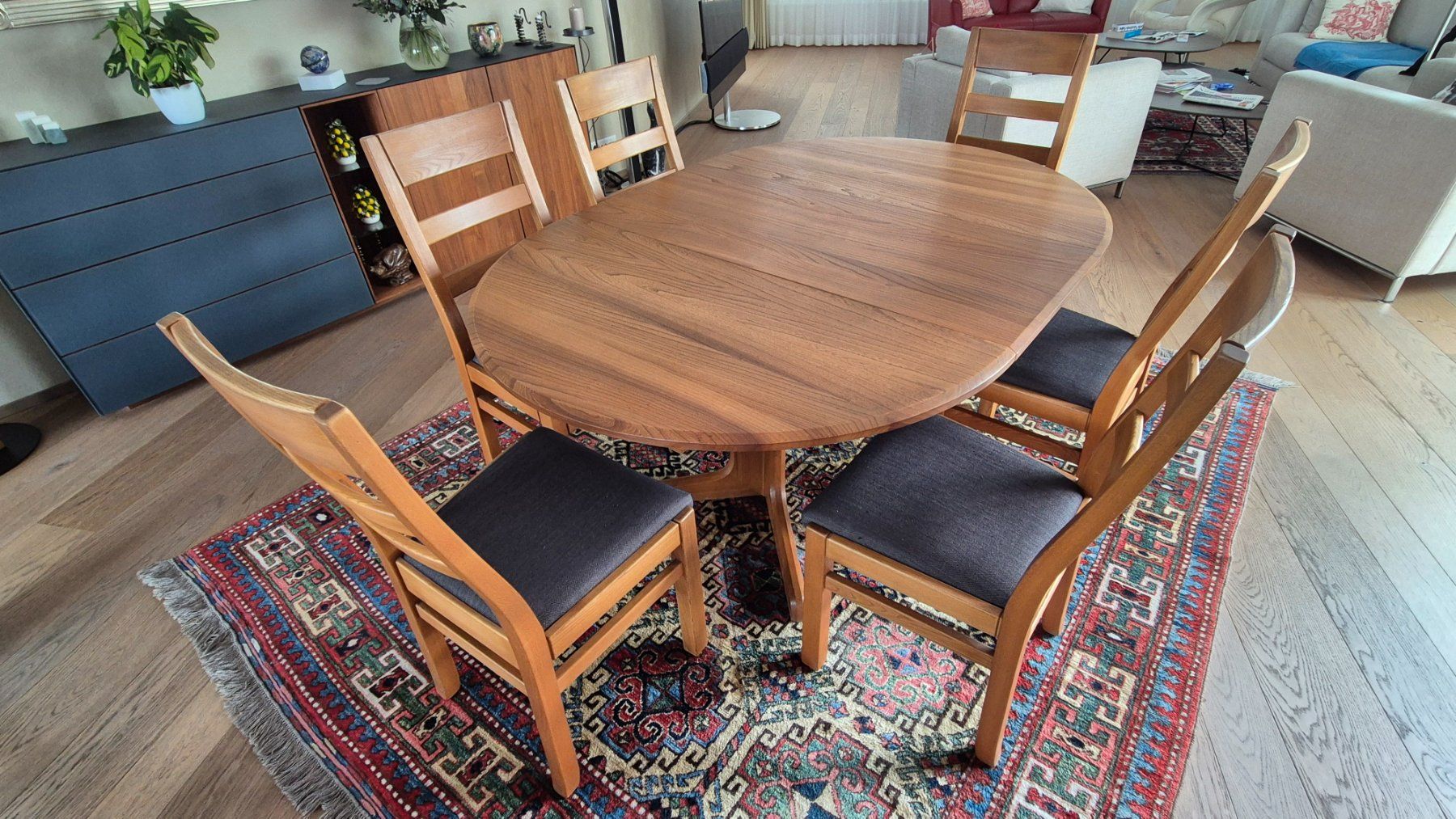 Set di tavolo e panche: Esstisch verlängerbar plus 6 Stühle – Usato da Wetzikon ZH venduto da jue_yx9w 1