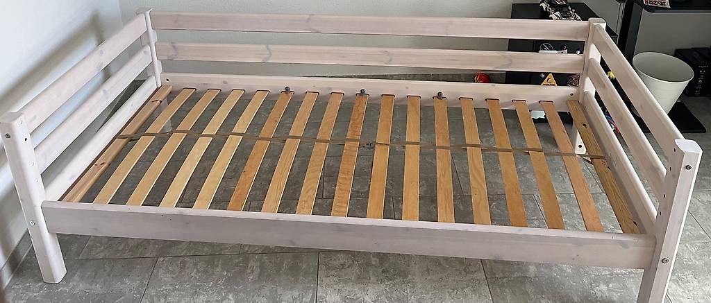 Flexa Lits: Flexa Etagenbett mit schräger Leiter – D'occasion à Aesch ZH par Mm120414 1