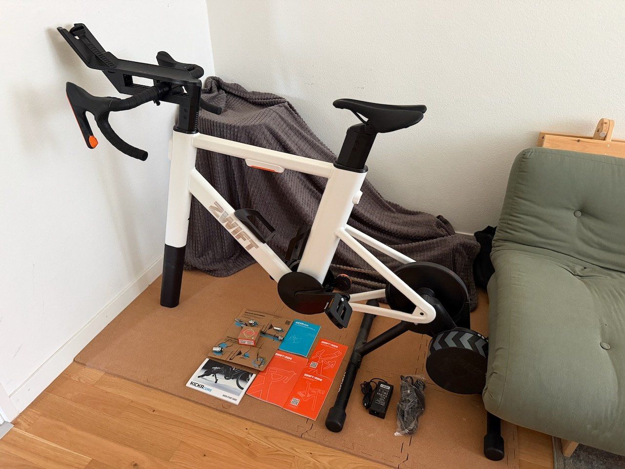 Zwift Vélos d'appartement: Zwift Ride mit KICKR CORE – D'occasion à Brugg AG par tom_p7zf