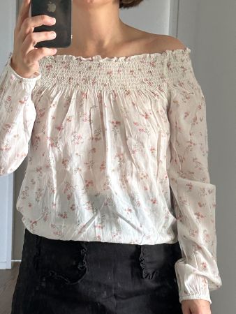 H&M off-shoulder top S-M