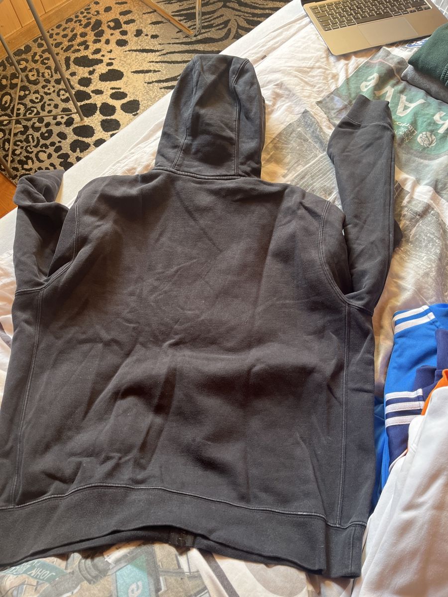Nike Pulls & Sweat-shirts: NIKE HOODIE ZIP L – Neuf (Voir description) à Treyvaux par afa_7zpz 2