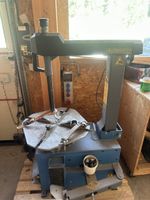 Reifenmontiermaschine