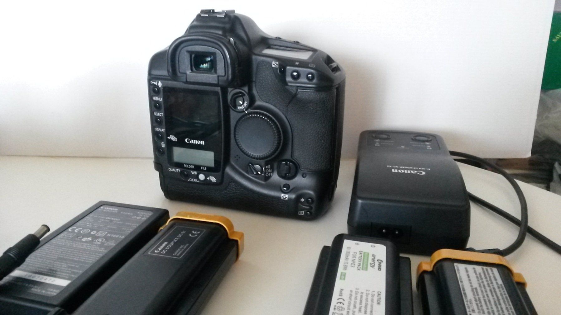 Canon Fotocamera: Canon EOS-1Ds , PRO BODY + Obj. 24 mm , Full-Frame – Usato da Lausanne venduto da asdyx 4