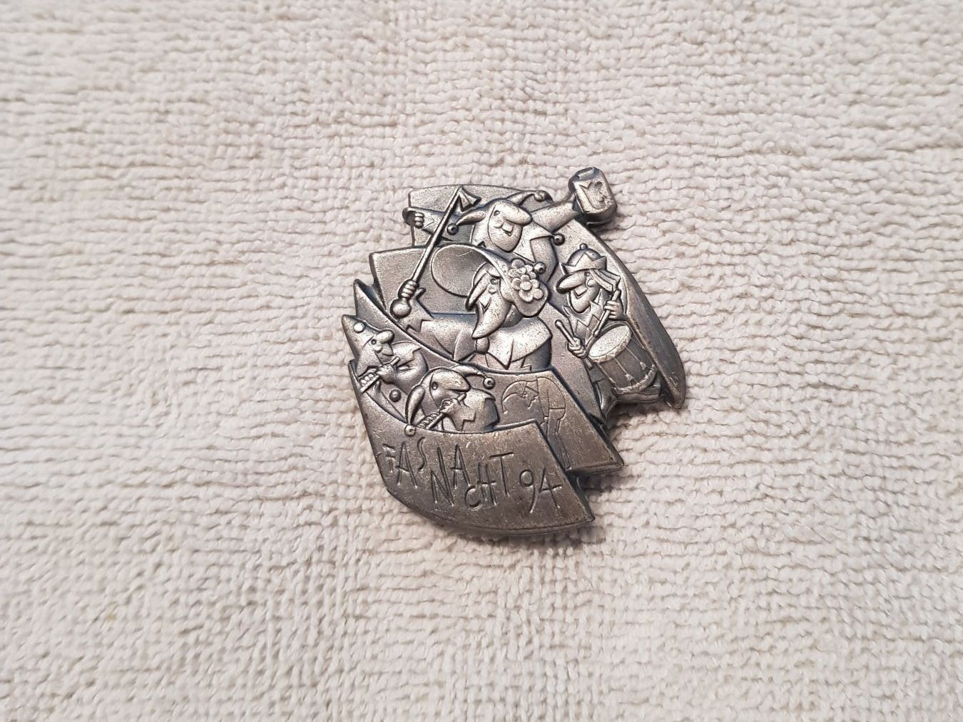 Placchette & Badge: Plakette Fasnacht Basel 1994 Silber – Usato da Liestal venduto da tonic