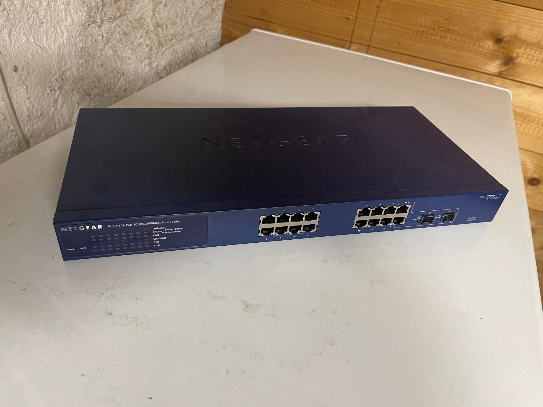 Netgear Hubs & Switches: Netgear ProSafe 16 Port  GS716T – Gebraucht aus St. Margarethen TG von