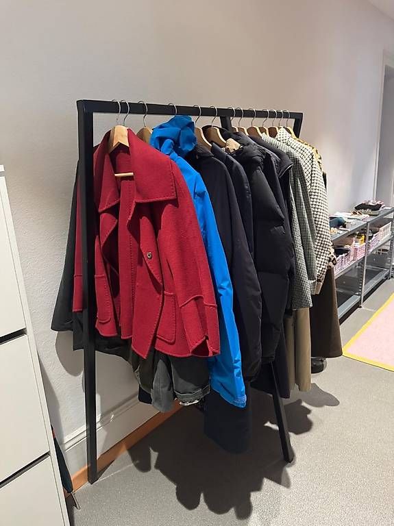 Porte manteau: Hay Loop Stand Garderobe  – D'occasion à Luzern par Alessa.lb 1