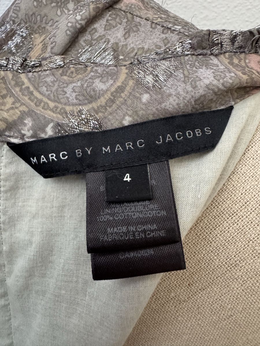 Marc Jacobs Kleider: Robe Marc Jacobs, taille 4, en soie – Neu (gemäss Beschreibung) aus Morges von sandy069 5