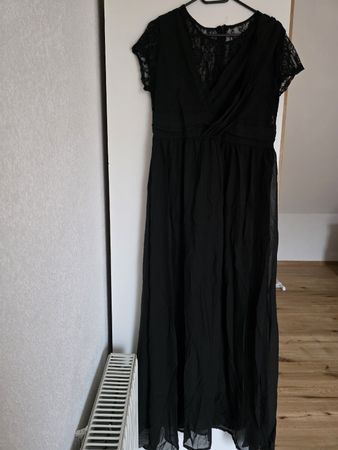 Schwarzes Sommerkleid mit Spitze, Gr. M /L