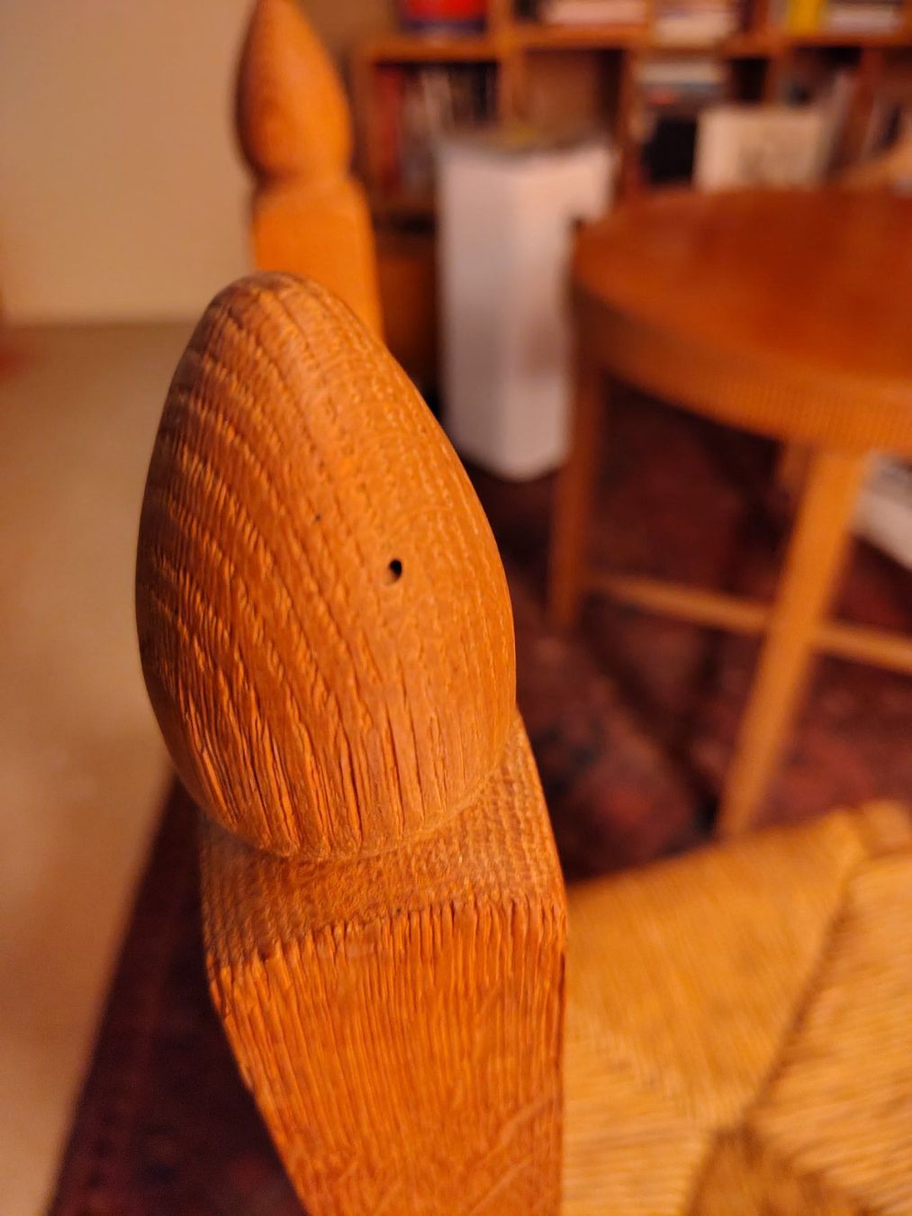 Stühle: Rustikaler/Antiker Holzstuhl mit Strohsitz, Eiche massiv – Gebraucht aus Winterthur von Haggol 6