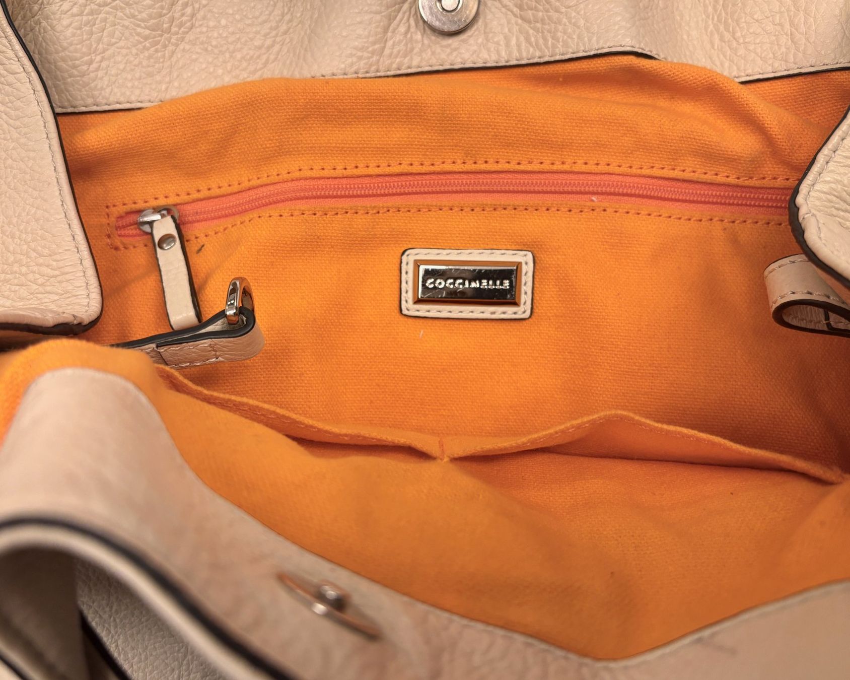 Coccinelle Borse da donna: Tasche von COCINELLE – Usato da Birmensdorf ZH venduto da CAS-ZRH 6