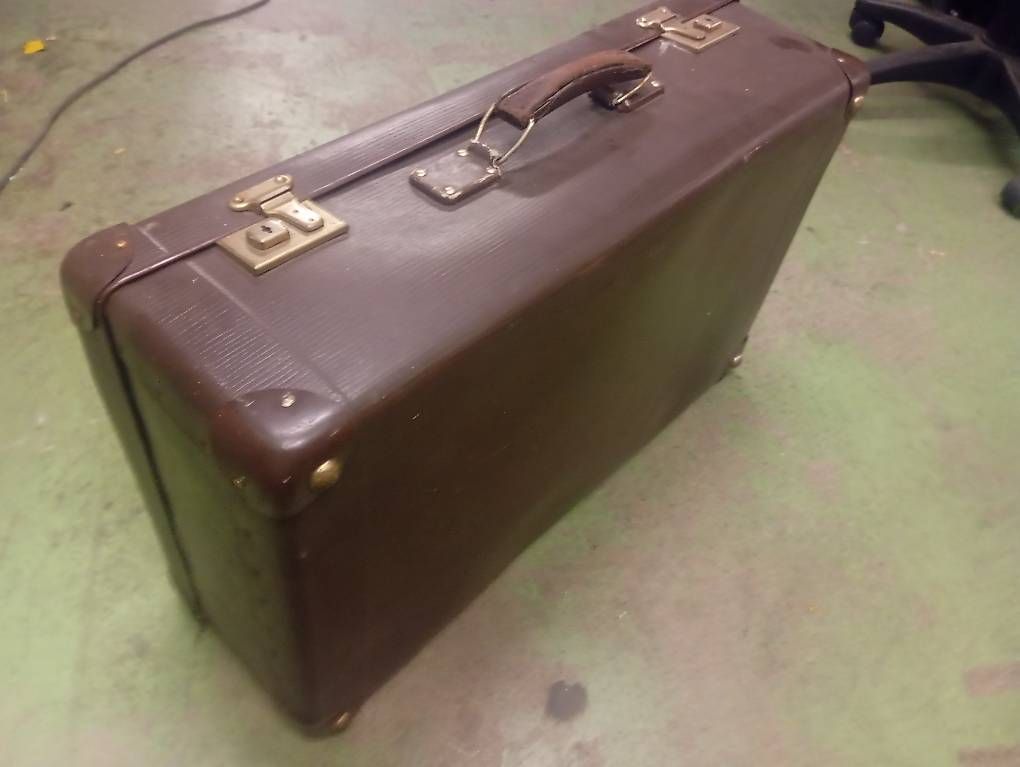 Valigie: Vintage Koffer aus Pappe – Usato da Basel venduto da Petergunn