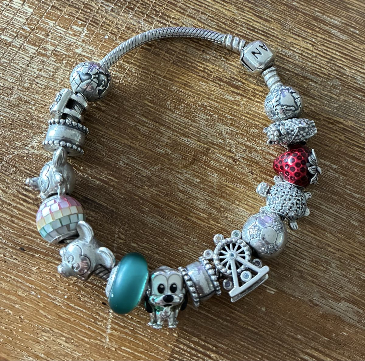 Pandora Bracciali & Braccialetti: Pandora Armkette mit 15 Charms – Usato da Sissach venduto da Monkbay 1