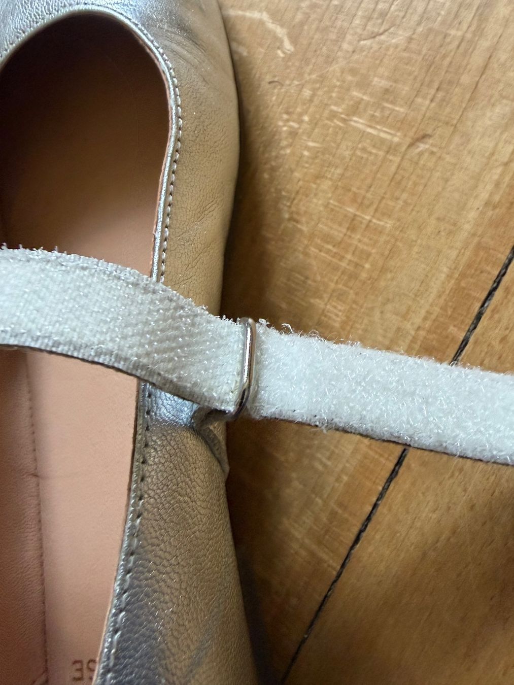 Scarpe per ragazze: Silberne Mädchen Schuhe Gr.35 von Varese – Usato da Luzern venduto da Doncorleone 5