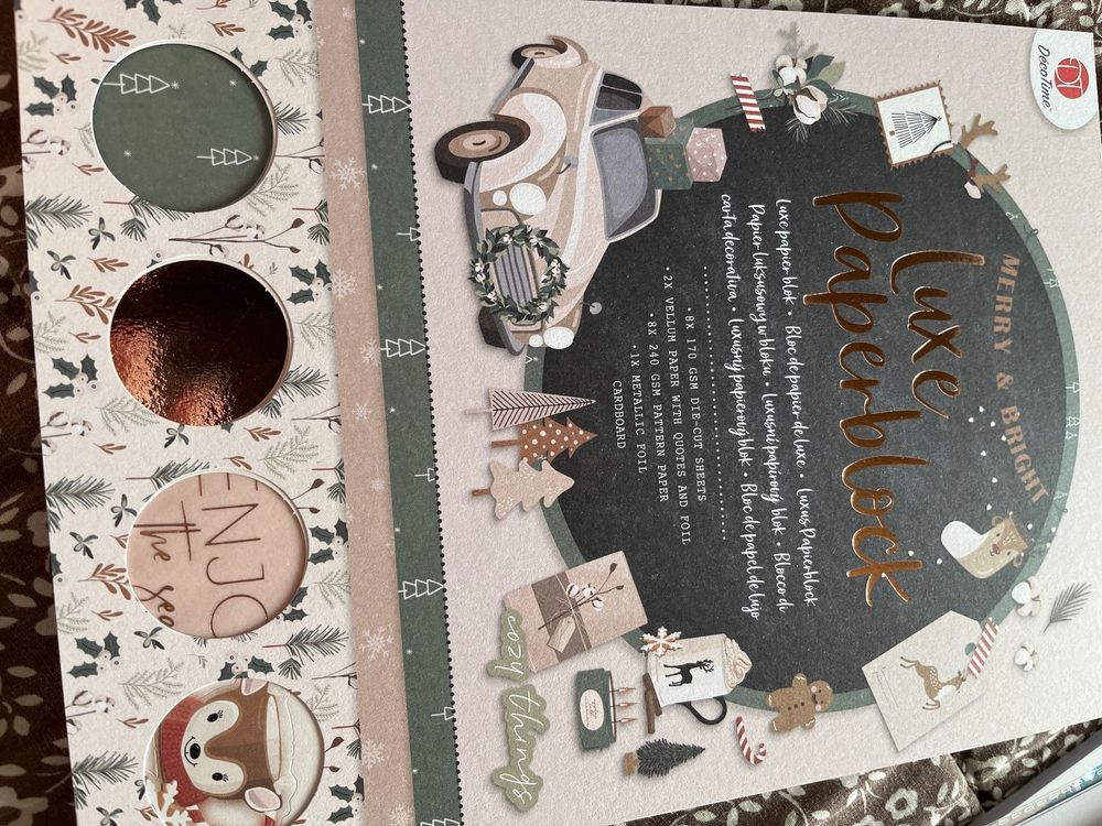 BETESSIN Weihnachts Bastelpapier - 24 Bögen 15x15cm In 12 Weihnachtsdesigns