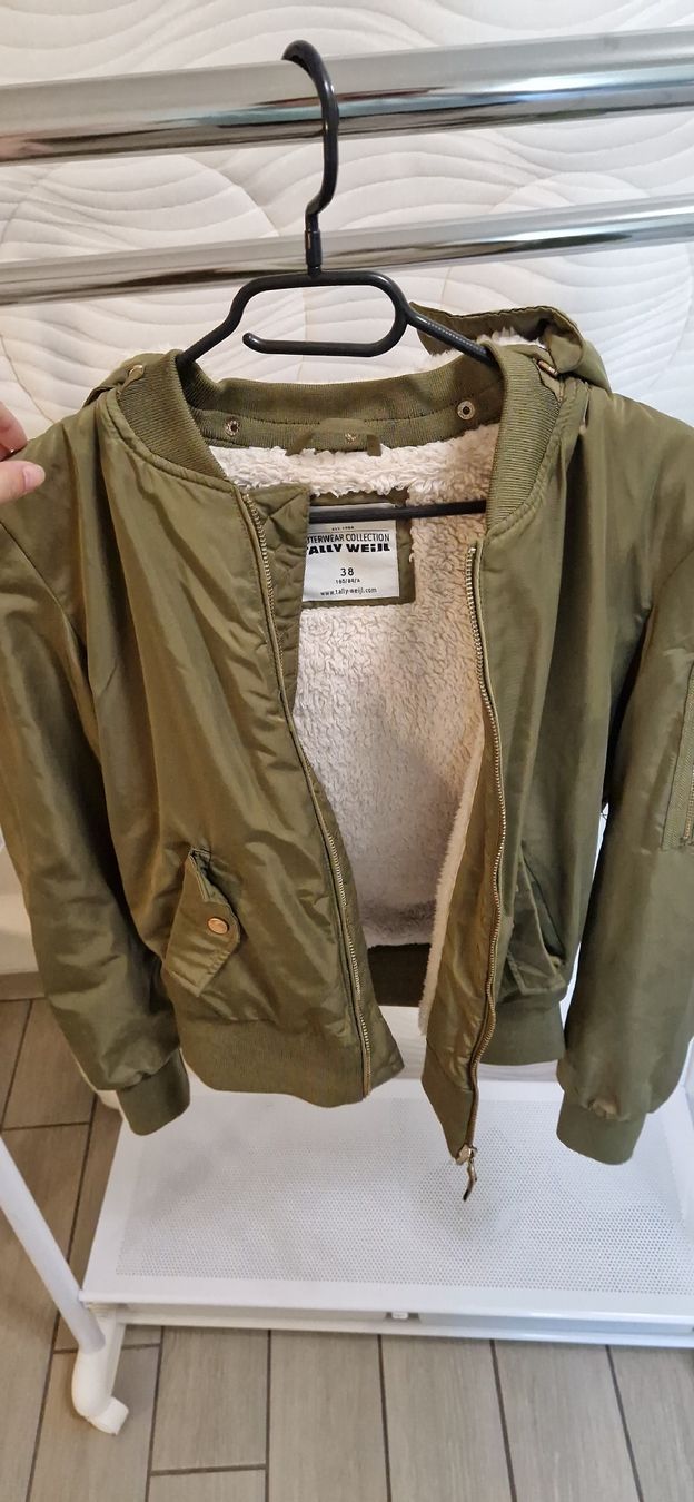 Tally Weijl Giacche: Bomber Jacket olive green size 38 good condition – Usato da Granges VS venduto da nan_h2bv 1