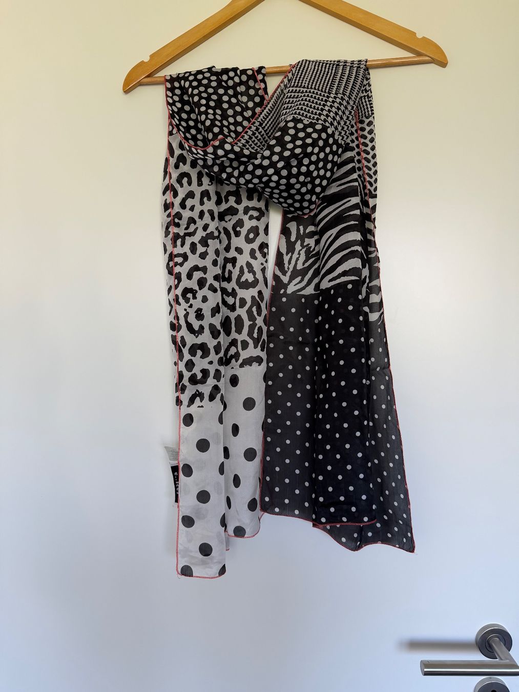 Codello Foulard & Sciarpe: Codello Seidenschal mehrfarbig gemustert – Usato da Buchs SG venduto da VintageHomeCH