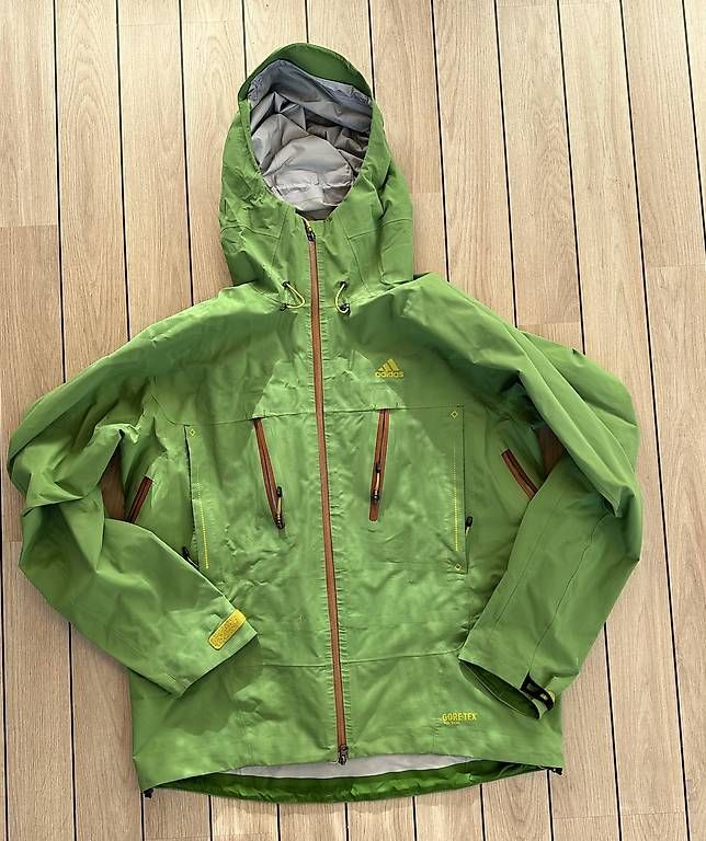 Vestes: Adidas Gore-Tex pro Shell – D'occasion à Engelberg par Best_price_78
