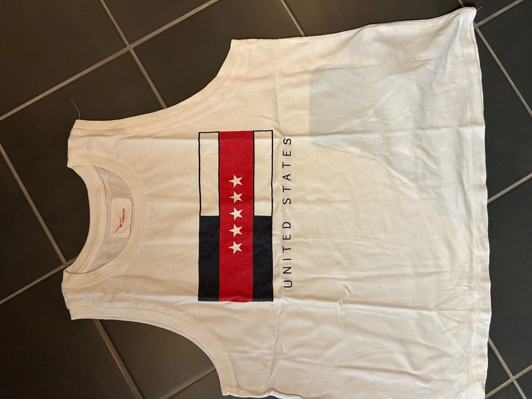 Blusen, T-Shirts & Tops: T-shirt sans manches / T. M – Gebraucht aus Daillens von guisepa