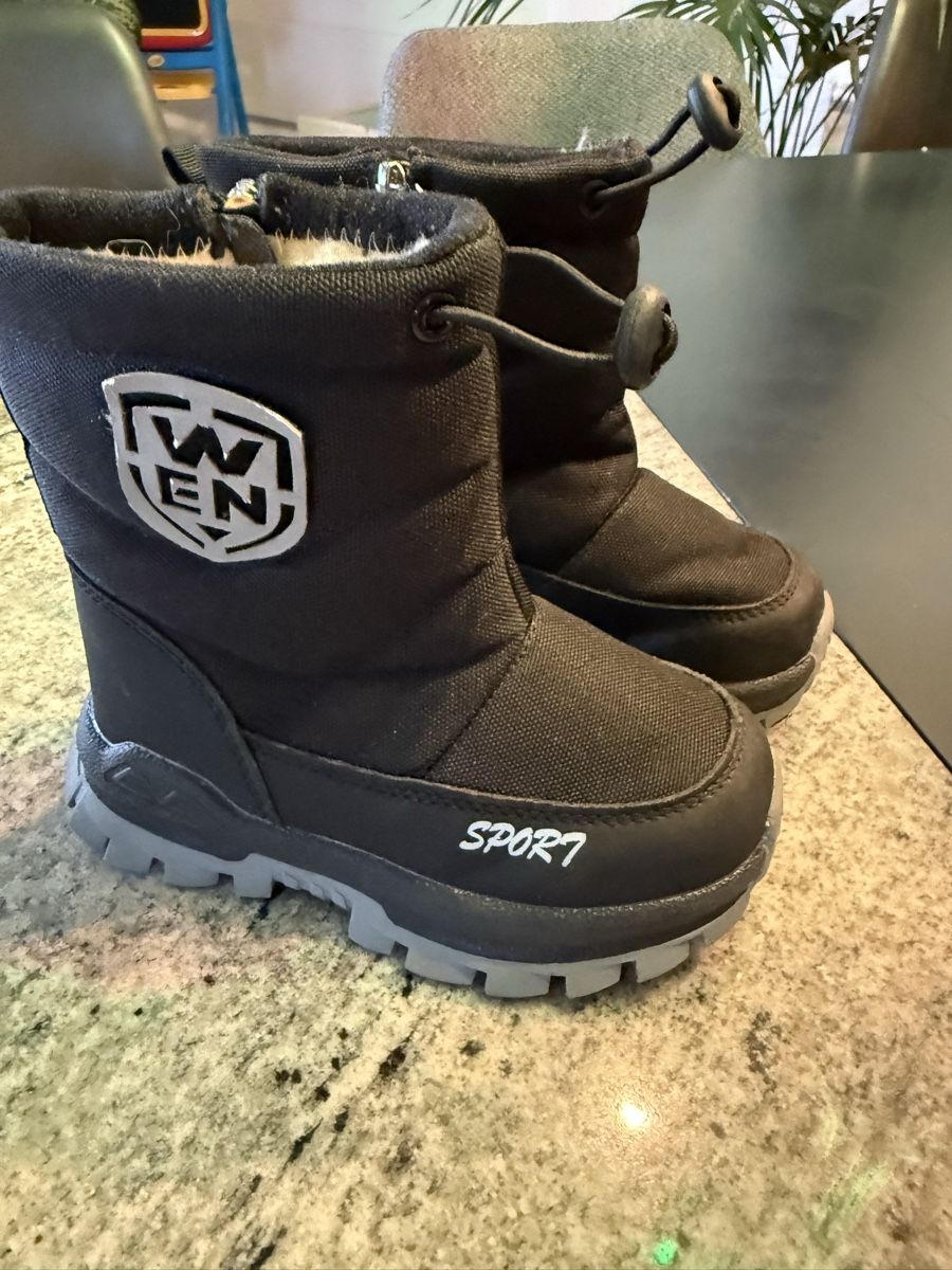 Scarpe per ragazzi: Kinderschuhen Gr. 25/26 – Usato da Steckborn venduto da Diana.84 7