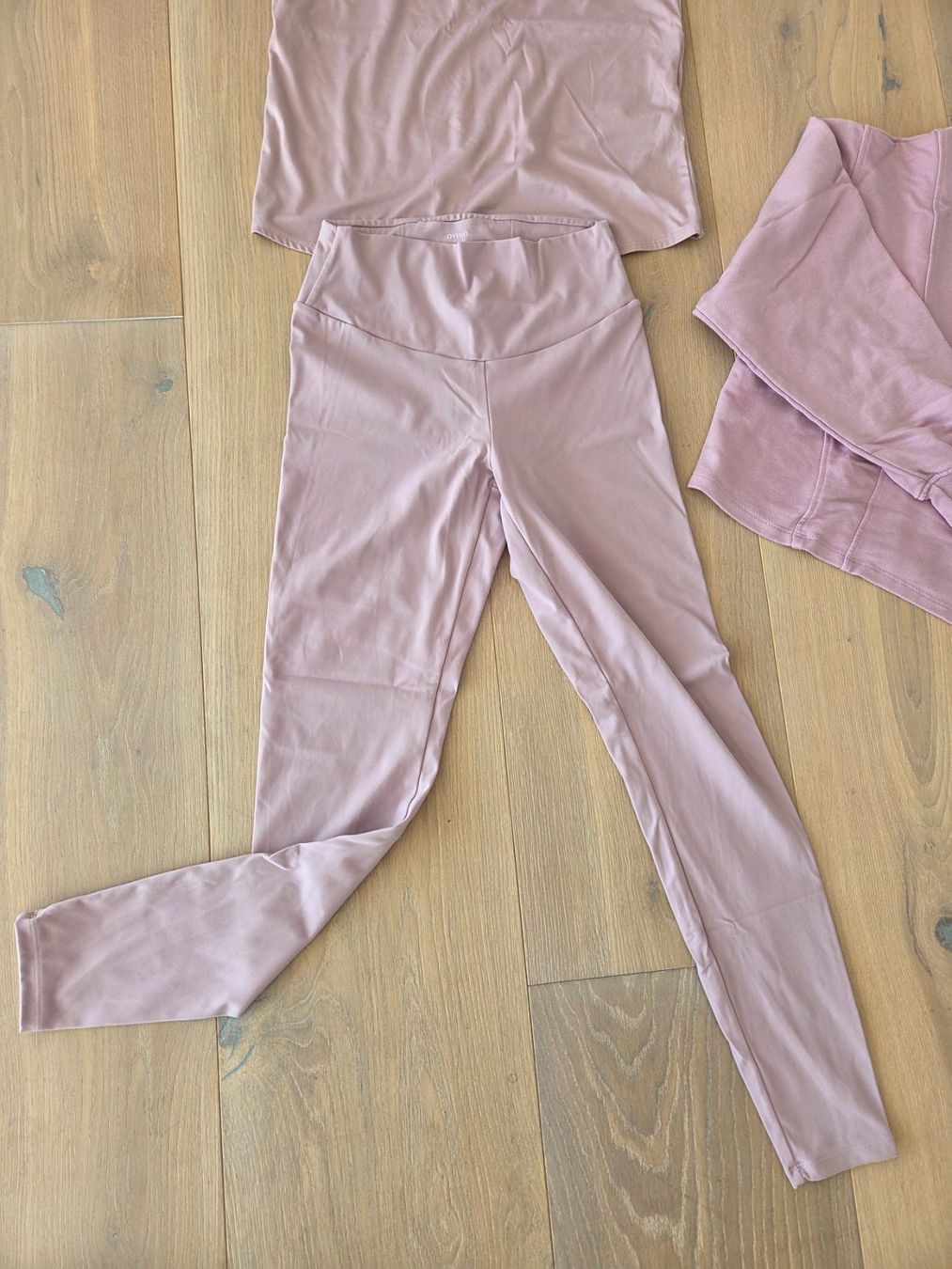 Oysho Kleiderpakete: Oysho Set Leggings, Top & Sweatshirt Light Pink (S/XS) – Gebraucht aus Rüschlikon von tiniweeeny 2