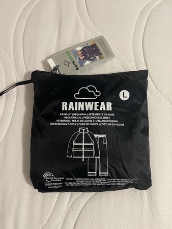 Vêtement de pluie NEUF, taille L, bleu marine, étanche.