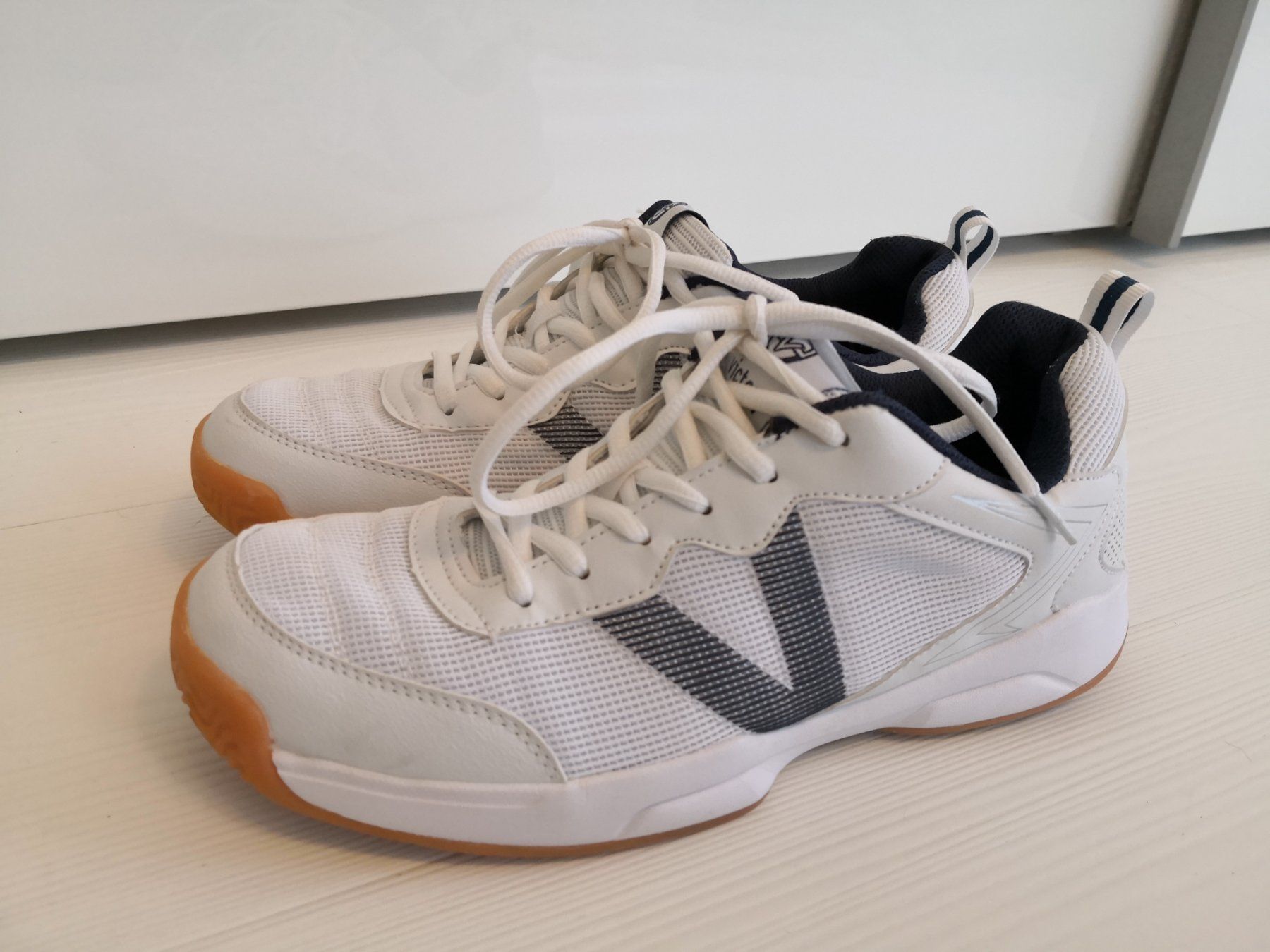 Victory Damenschuhe: 🤩VICTORY SNEAKER WEISS – Gebraucht aus Olten von Naja-Twins-Twins 2