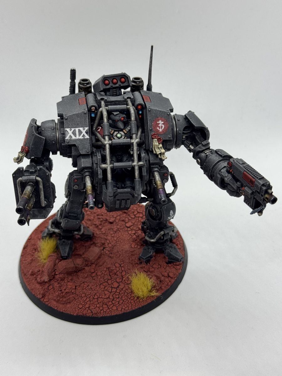Spiele: Warhammer 40k Invictor Tactical Warsuit Model – Gebraucht aus Luzern von Re-Carnation