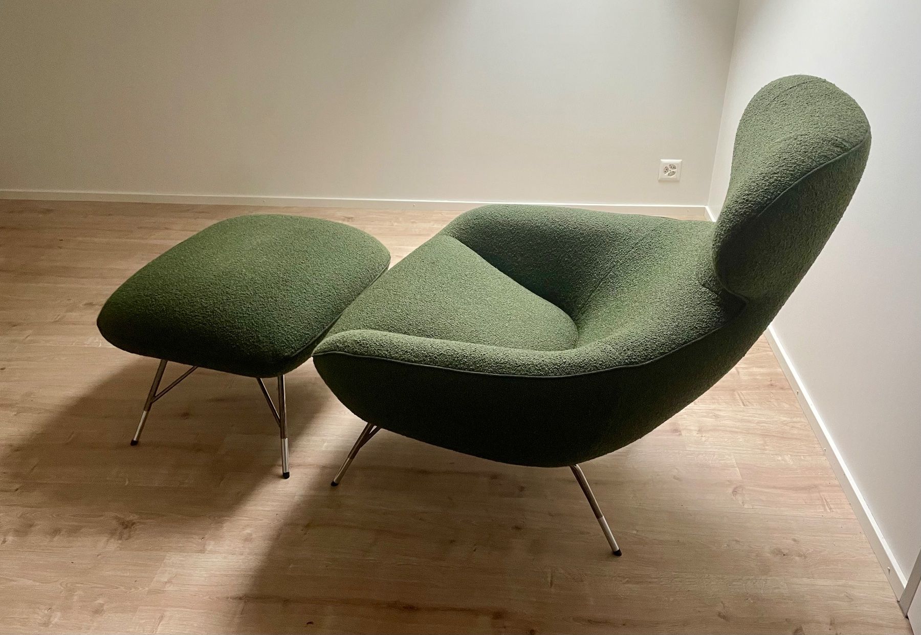 Roche Bobois Poltrone: Roche Bobois Spoutnik Lounge – Nuovo (secondo la descrizione) da Les Genevez JU venduto da nak_d299 1