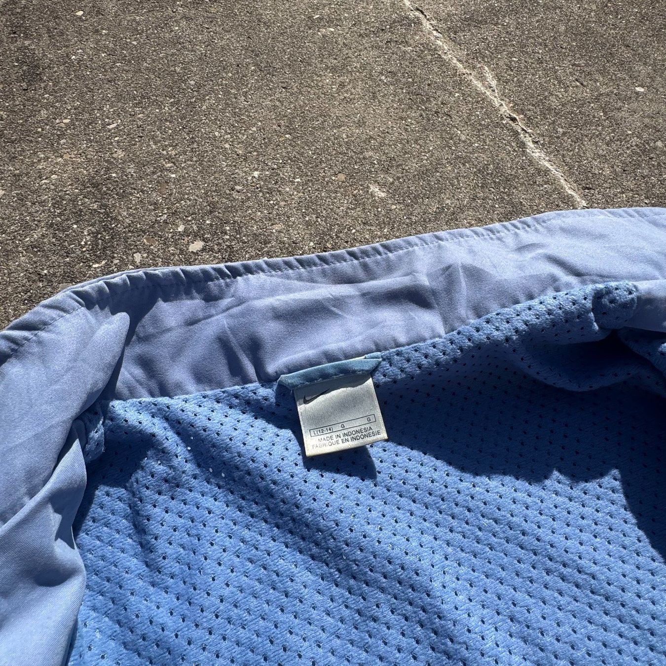 Nike Giacche: Nike vintage sky blue rain jacket – Usato da St. Gallen venduto da sourced_limited 3