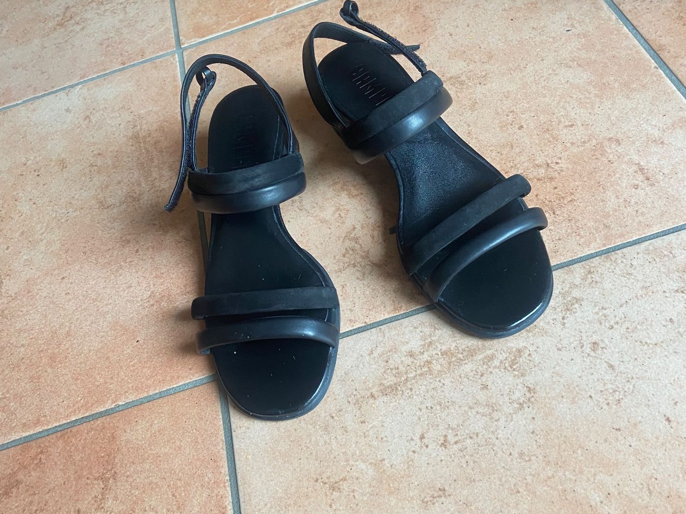 Camper Scarpe da donna: Sandale Camper schwarz Leder Grösse 37 – Usato da Hemmental venduto da cat_9l7f