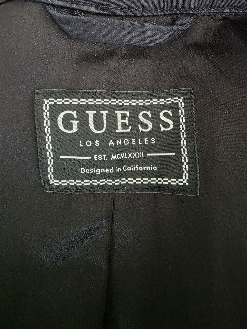 Guess Cappotti: dunkelblauer Guess Trenchcoat, Grösse M – Usato da Kerns venduto da d_s_obwalden 5