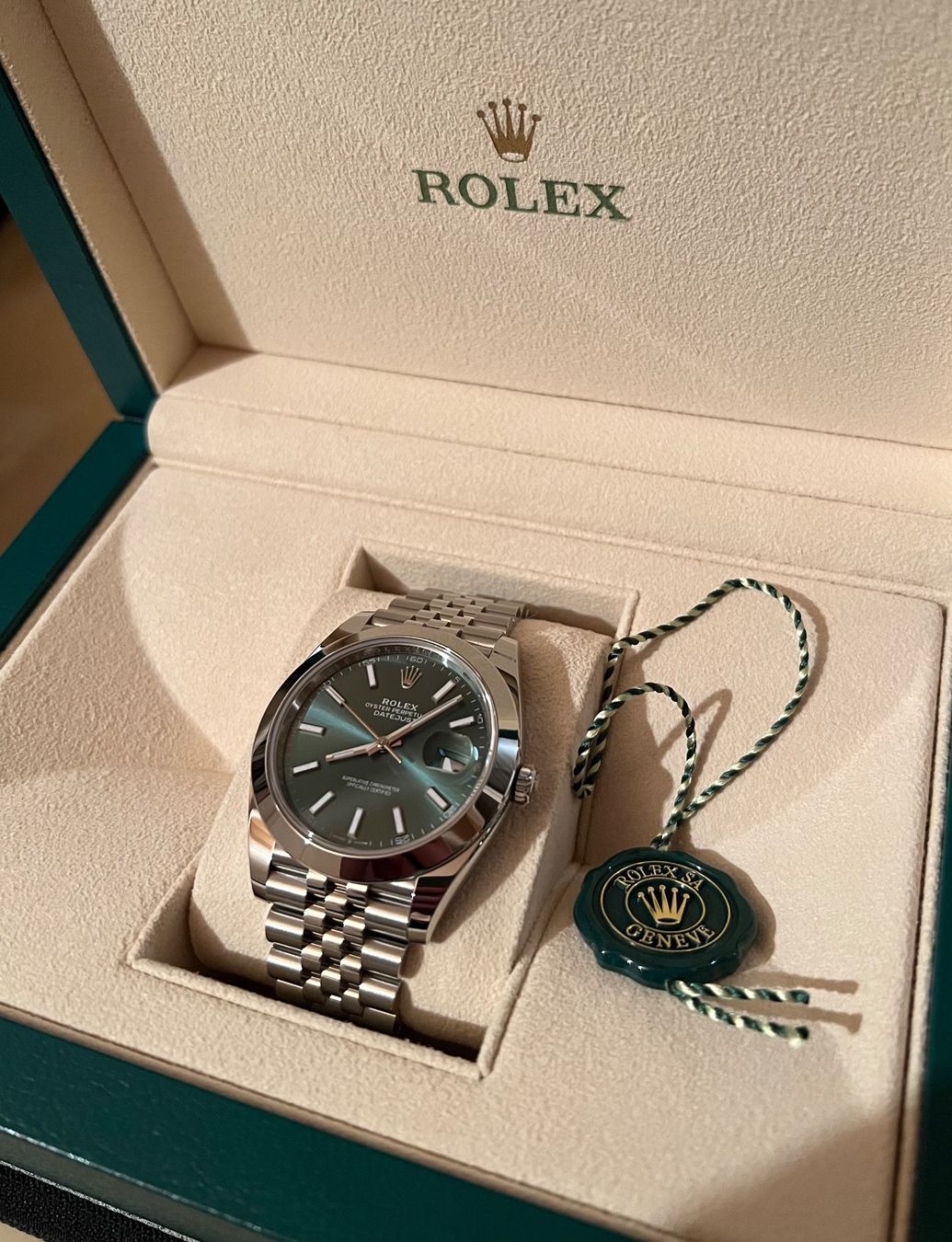Rolex Uhren: NEW Rolex Datejust 41, mint green, 126300 – Neu und originalverpackt aus Gelterkinden von VALE_G
