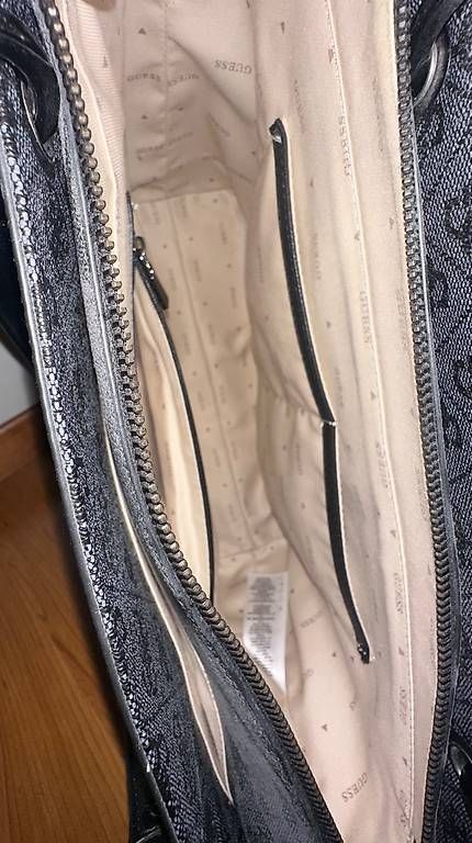 Taschen für Damen: Grosse Guess Tasche  – Gebraucht aus Berg SG von ACDS 2