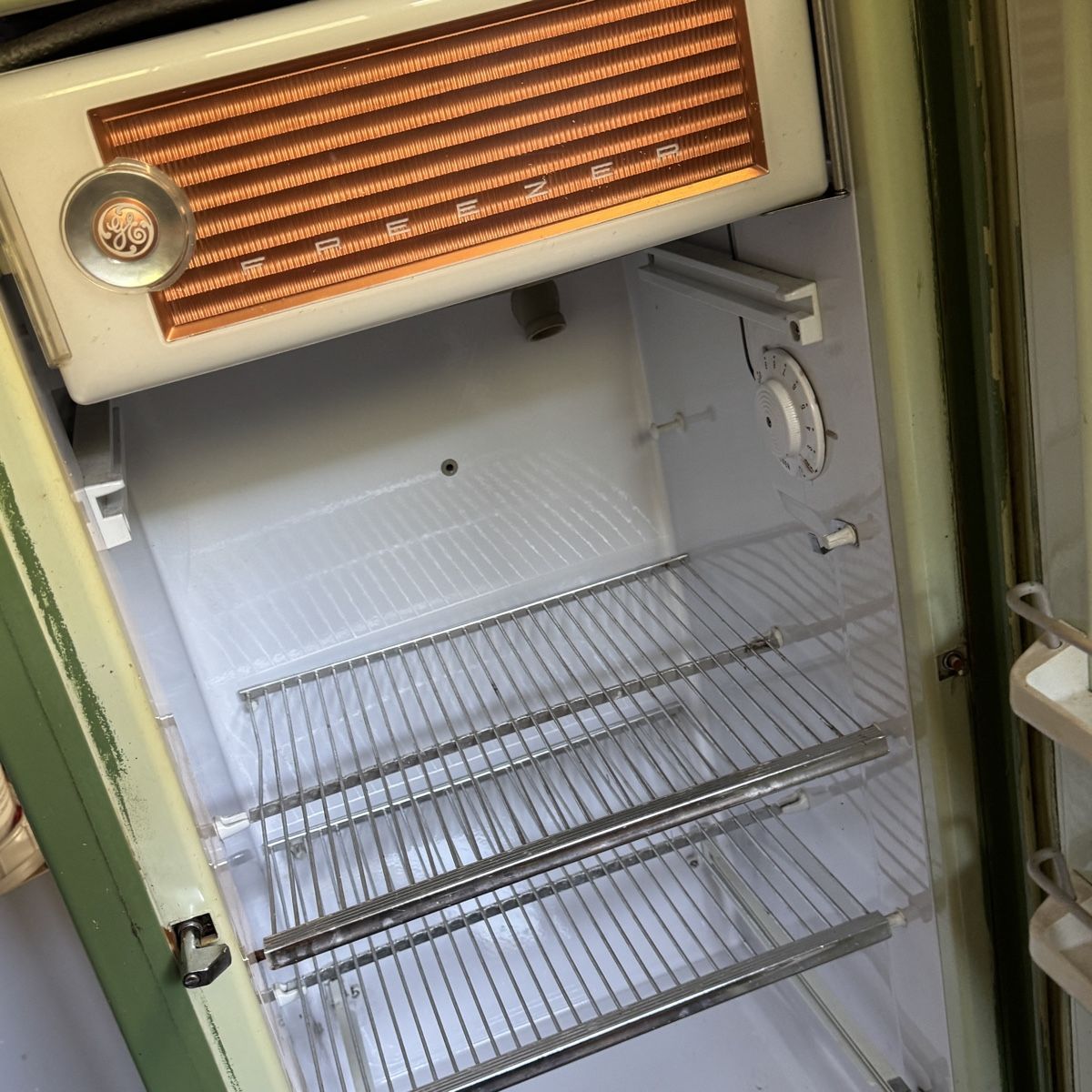 General Electric Frigoriferi: Réfrigérateur General Electric vert olive 1953 – Usato da Ovronnaz venduto da bulldog71xxx 2