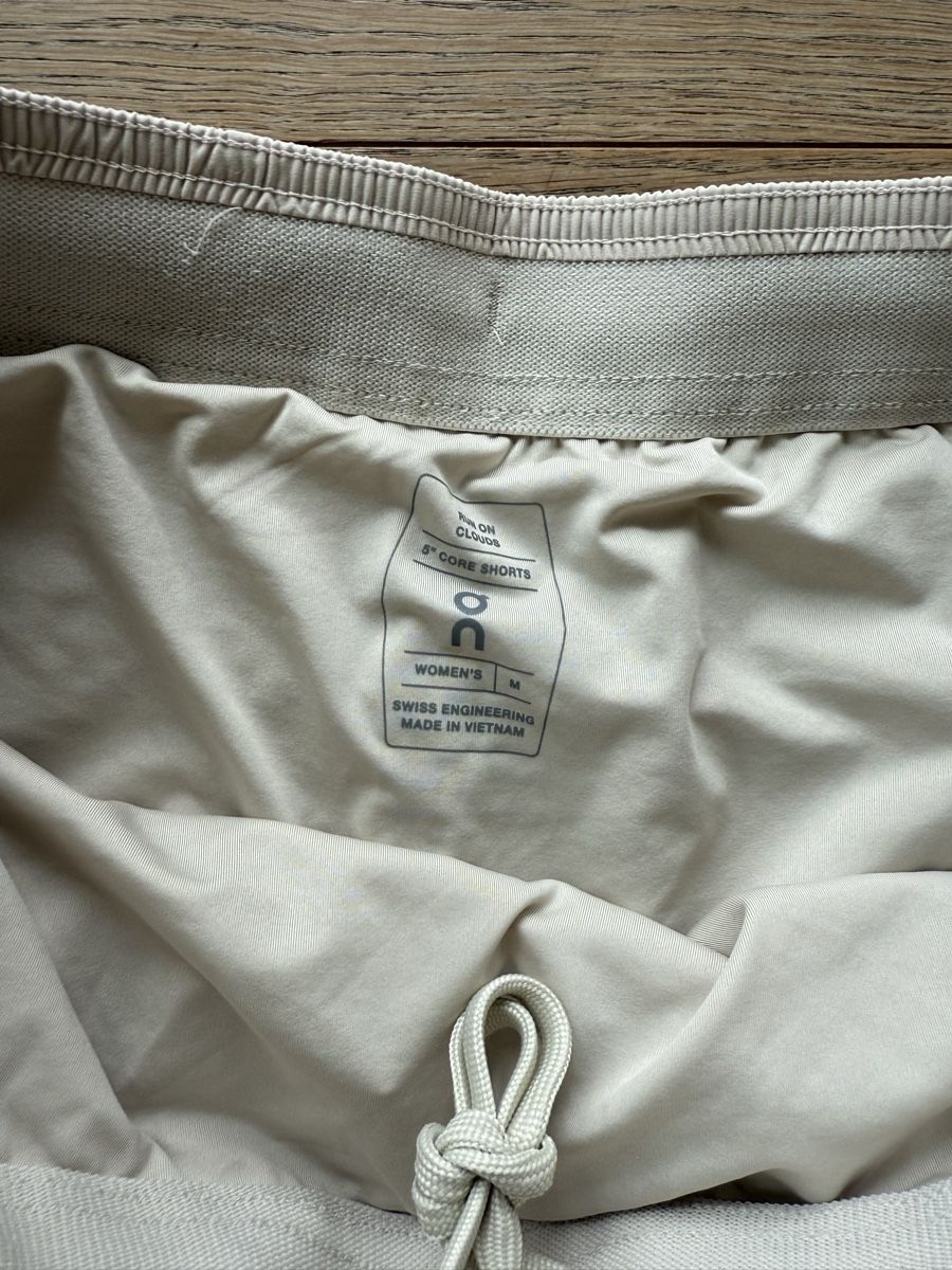 Pantaloni: On 5” Core Shorts Damen Grösse M – Nuovo e nell'imballaggio originale da Zürich venduto da z00mie 3