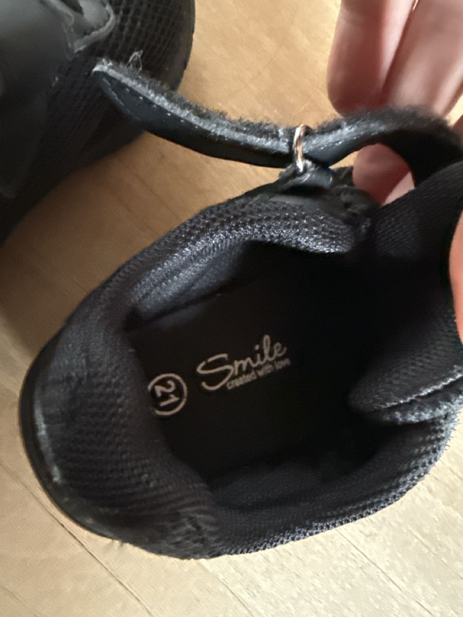 Schuhe für Jungen: schwarze Schühchen Grösse 21 – Gebraucht aus Dettighofen (Lengwil) von Dolol 3