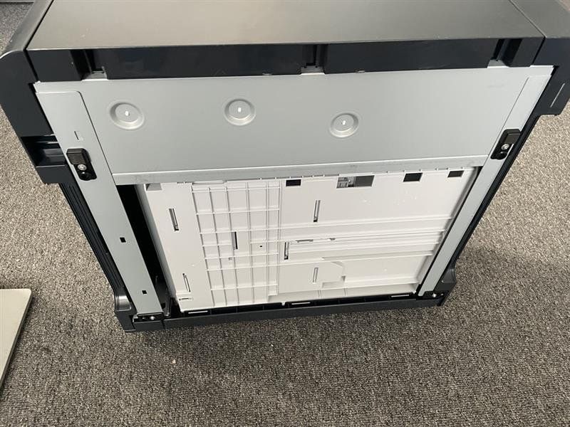 Hewlett Packard Stampanti: HP Papierschacht - CF084A – Nuovo (secondo la descrizione) da Aarau Rohr venduto da Csc5001 1