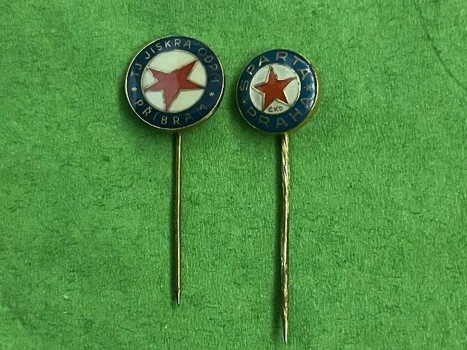 Plaketten & Abzeichen: 2 x Eishockey Abzeichen – Gebraucht aus Itingen von Bebbi6569 1