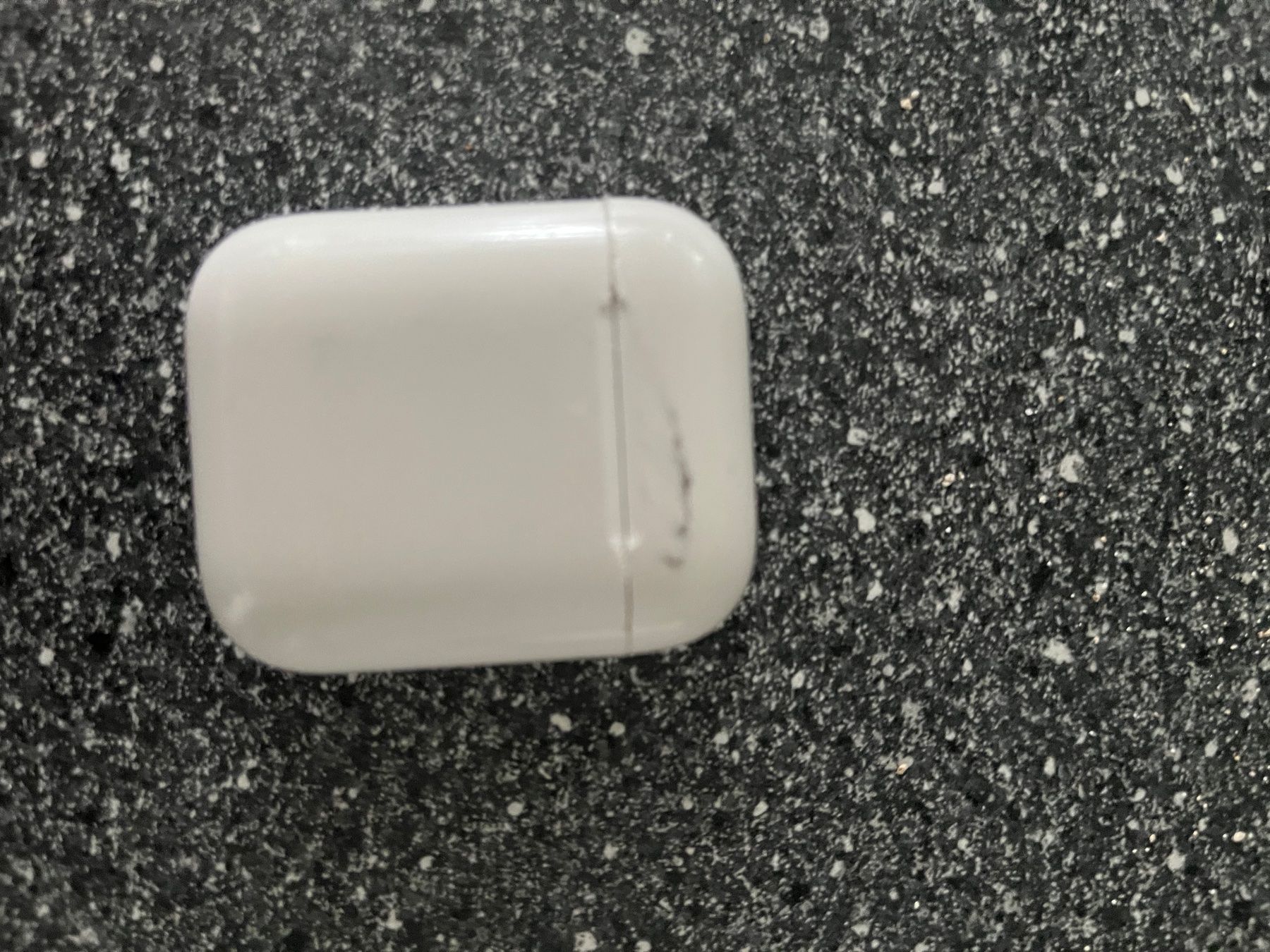 Apple Ladegerät: AirPods Ladecase (Gen. 2) - Funktioniert – Gebraucht aus Thun von joe_9rkb