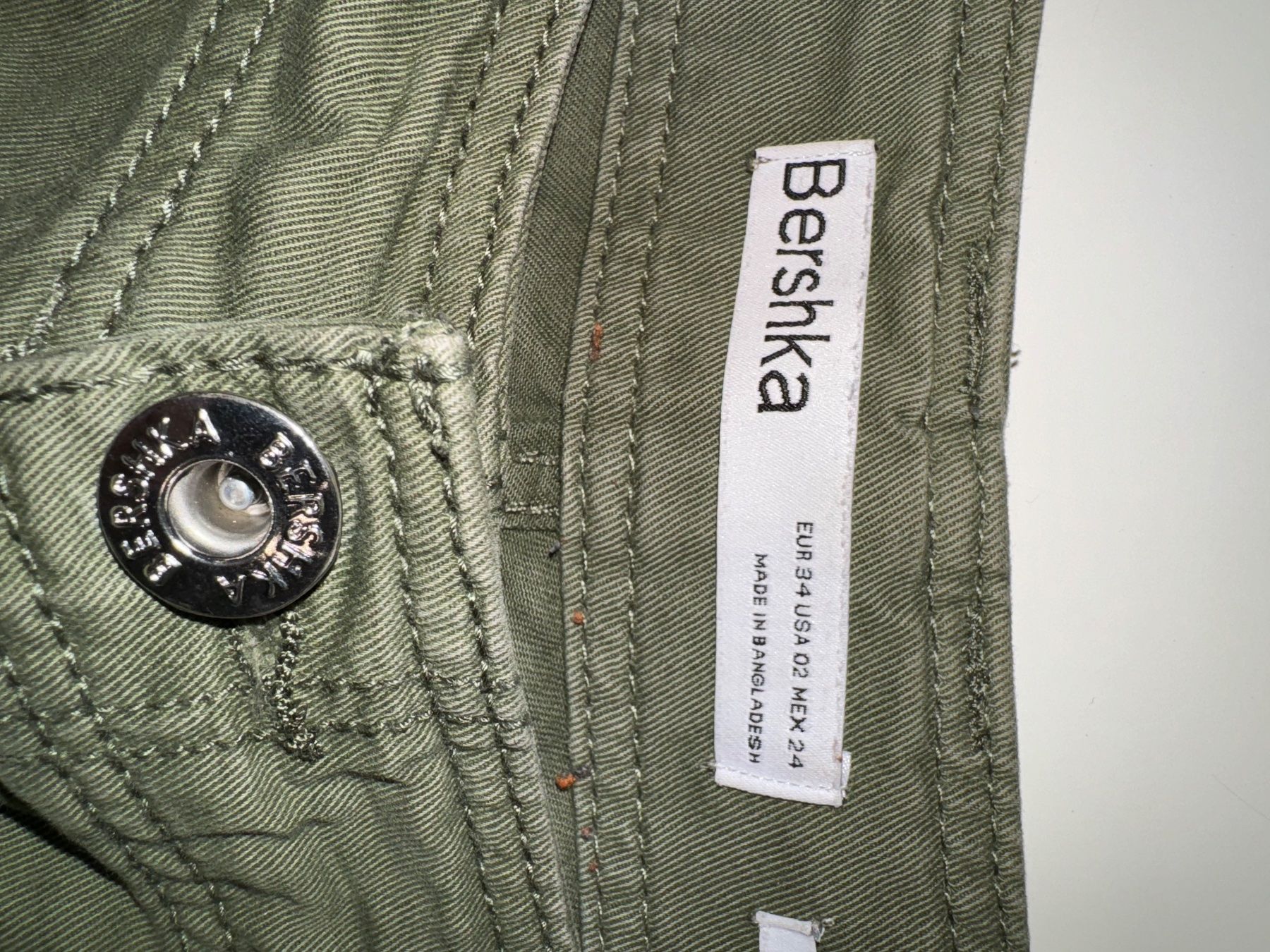 Hosen: 2 pantalons cargo – Gebraucht aus Cologny von PEACEANDLOVE 6