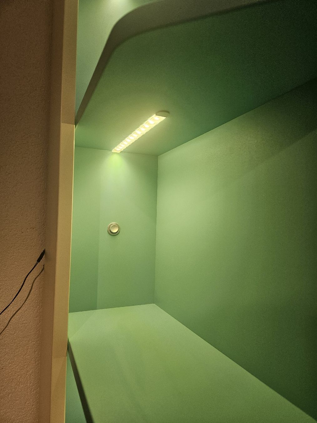 Schränke: Eckkleiderschrank mit Einsatz und LED-Beleuchtung – Gebraucht aus Schaffhausen von GreenApple212 5