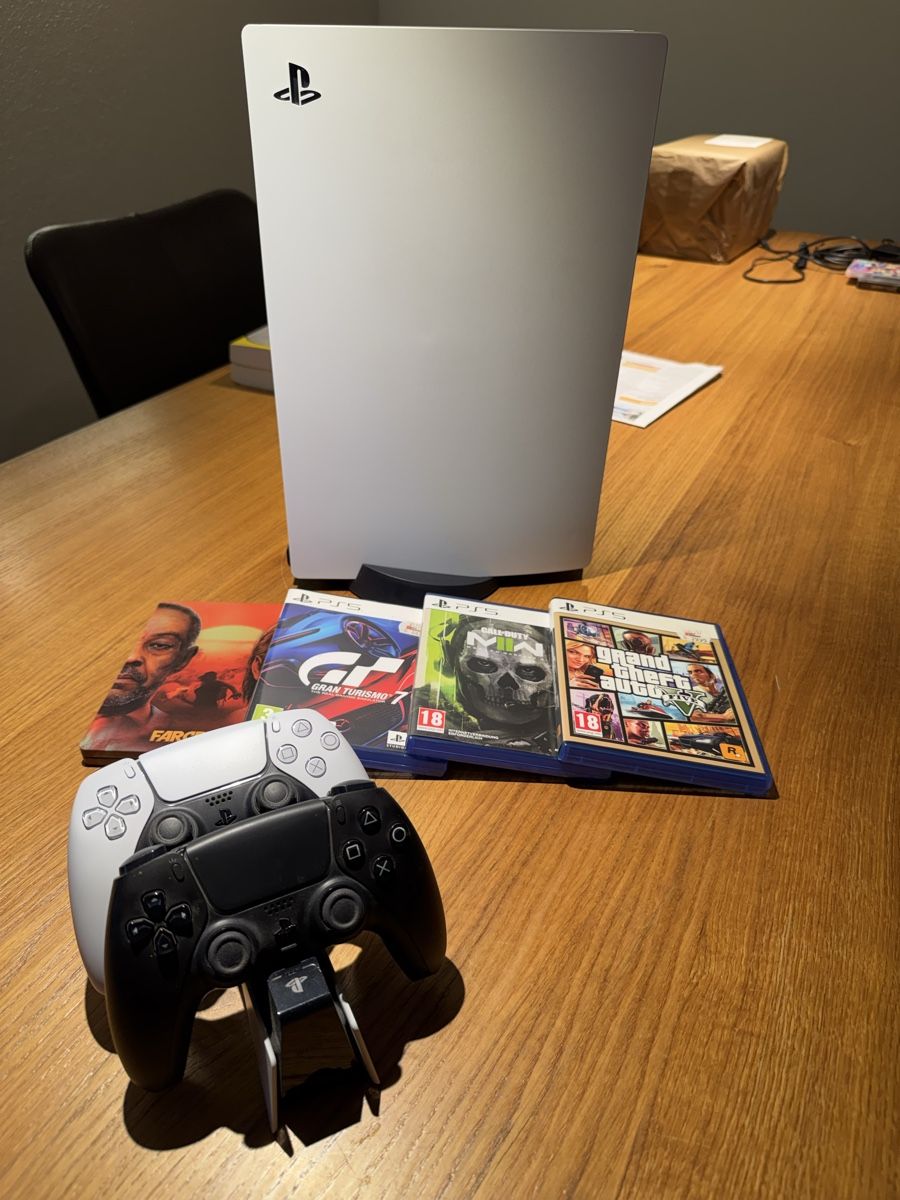 Sony Console: Play Station 5 Disc Edition - Set mit Controller und Spielen – Usato da Kiesen venduto da Lus1984