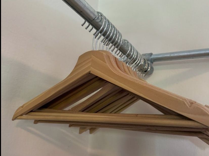 Cintres: Ikea Kleiderbügel aus Holz – D'occasion à Winterthur par mediofee 2