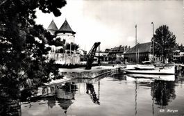 Morges. Hafenmauer mit Segelbooten