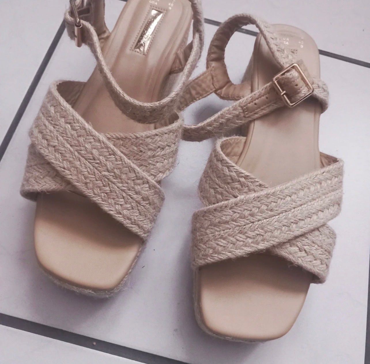 Damenschuhe: Sandale pointure 40 – Gebraucht aus Bôle von Amkj 1