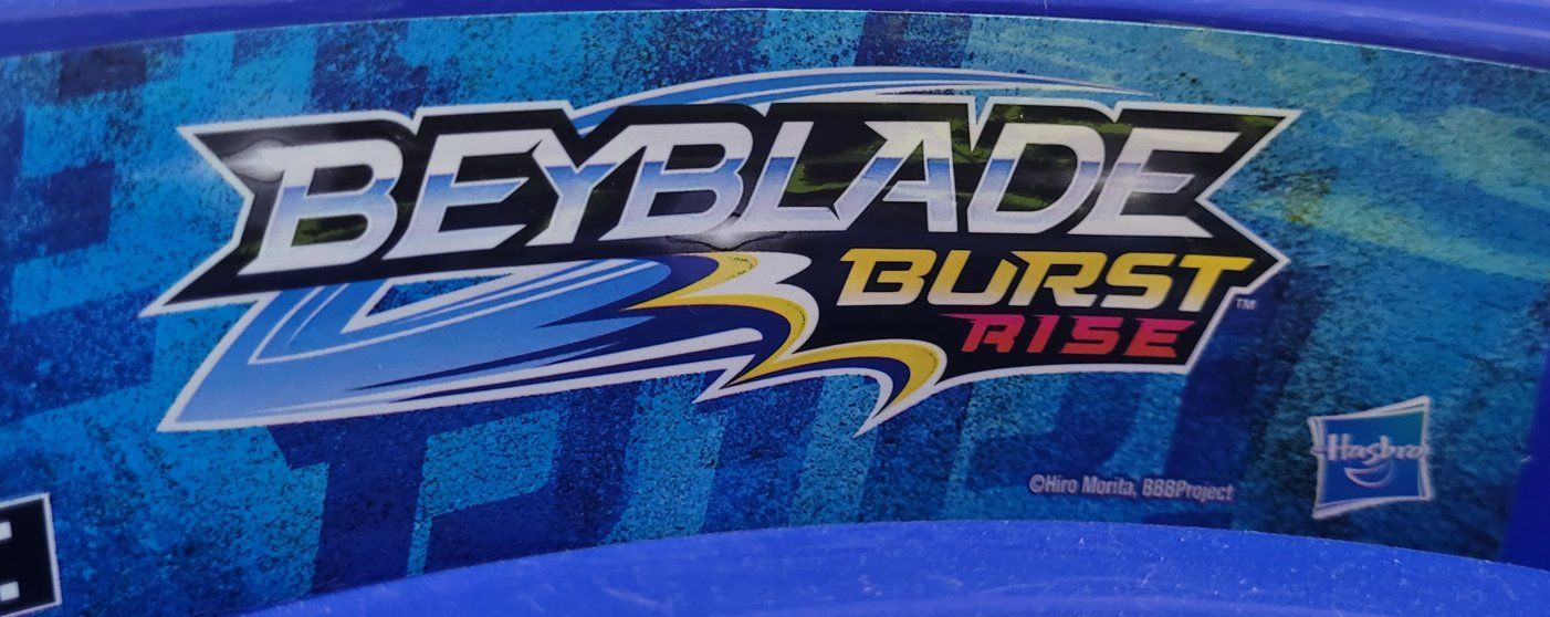 Spielzeuge: Beyblade Arena – Gebraucht aus Dübendorf von win_d97m