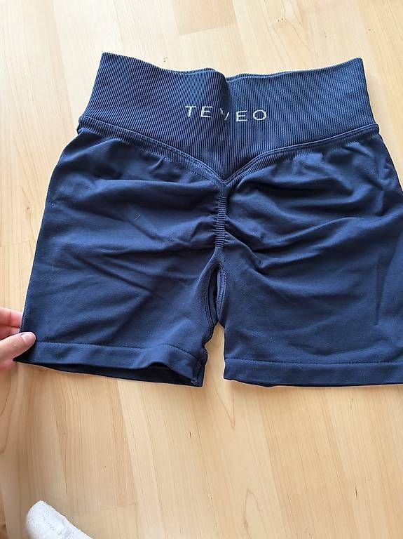 Leggings: Teveo shorts – D'occasion à Uttigen par Ninakim2002 1