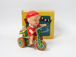 Junge auf 3-Rad zum aufziehen, mit Klingelton Bueb uf Velöli